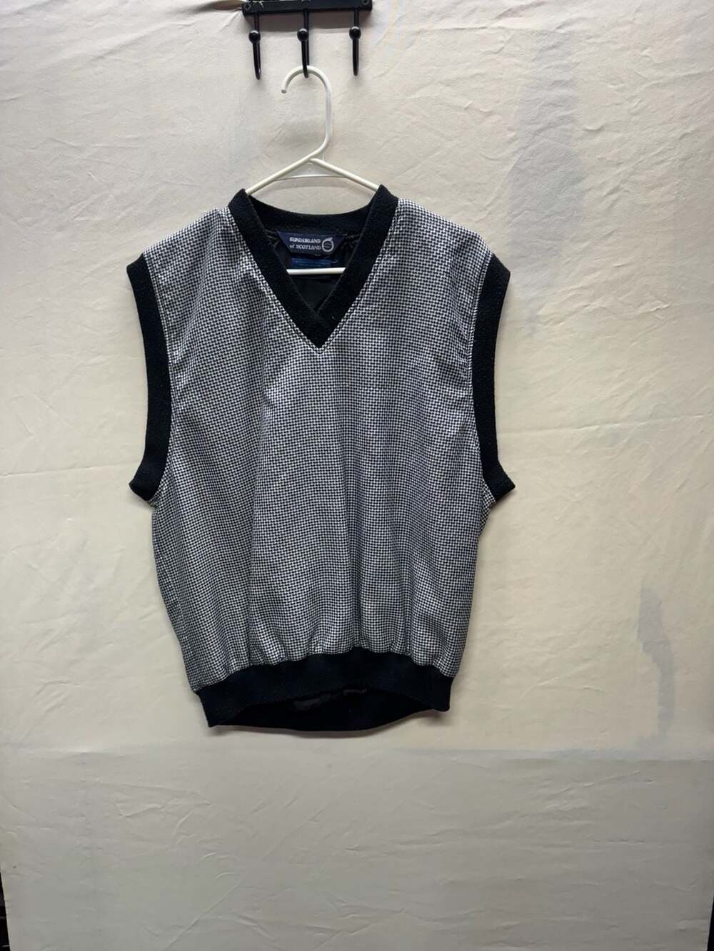Sunderland of Scotland Sweater Vest Size M Black White Houndstooth Golf